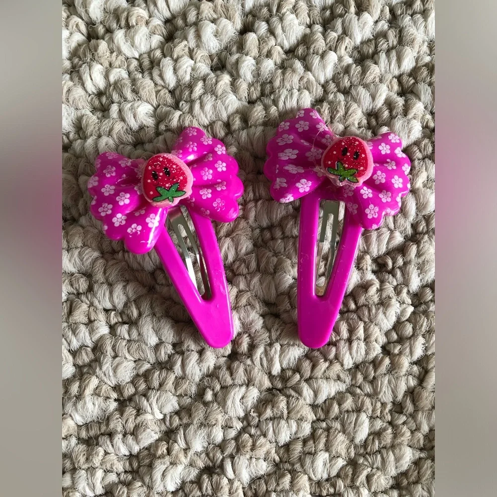 New 2 Pcs Cute Y2K Strawberry Snap Hair Clips Hair accessories for Girls